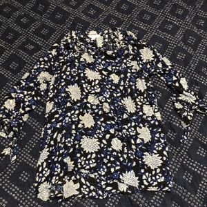 Maternity shirt 3/4 sleeve.